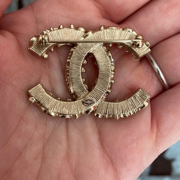 Chanel CC gold tone brooch 🌟1HR price drop🌟 - Picture 5 of 8